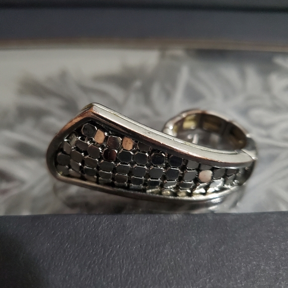 Ring - Picture 3 of 3